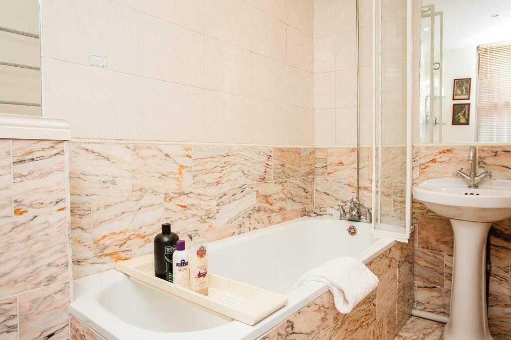 Bright 2 Bedroom Flat In Central ロンドン エクステリア 写真